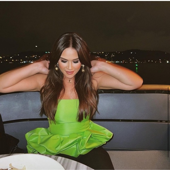 NWT ZARA Limited Edition Voluminous Top Neon Green M Blogger’s Favorite - Picture 8 of 12